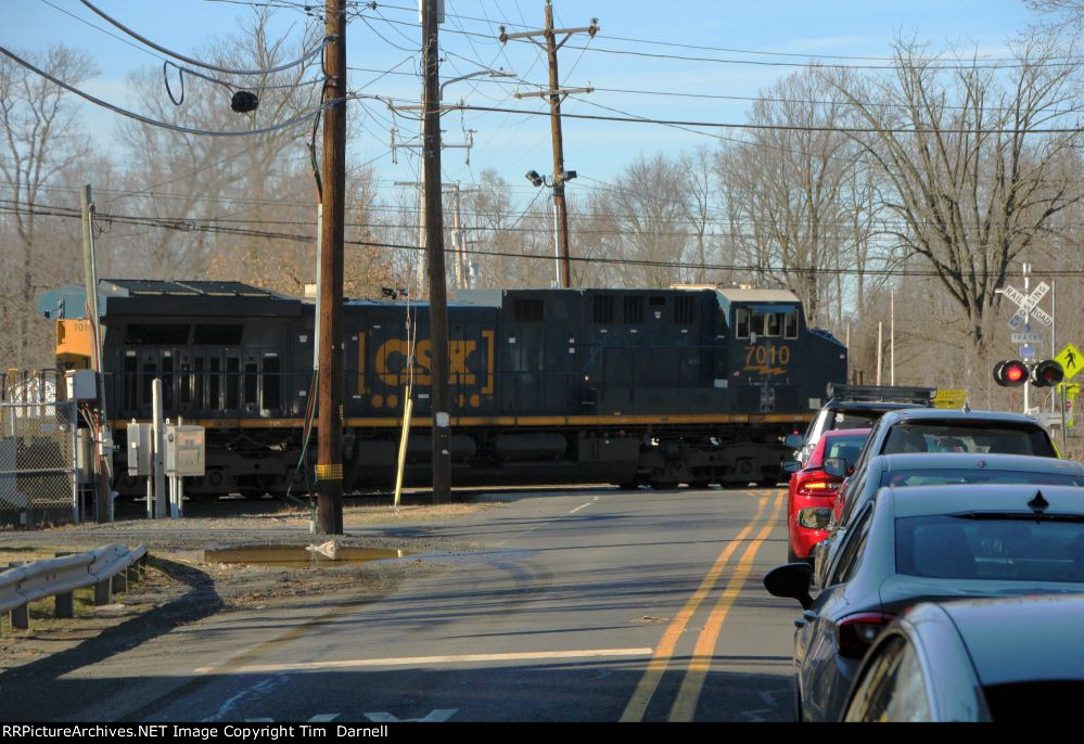 CSX 7010 leads Q404